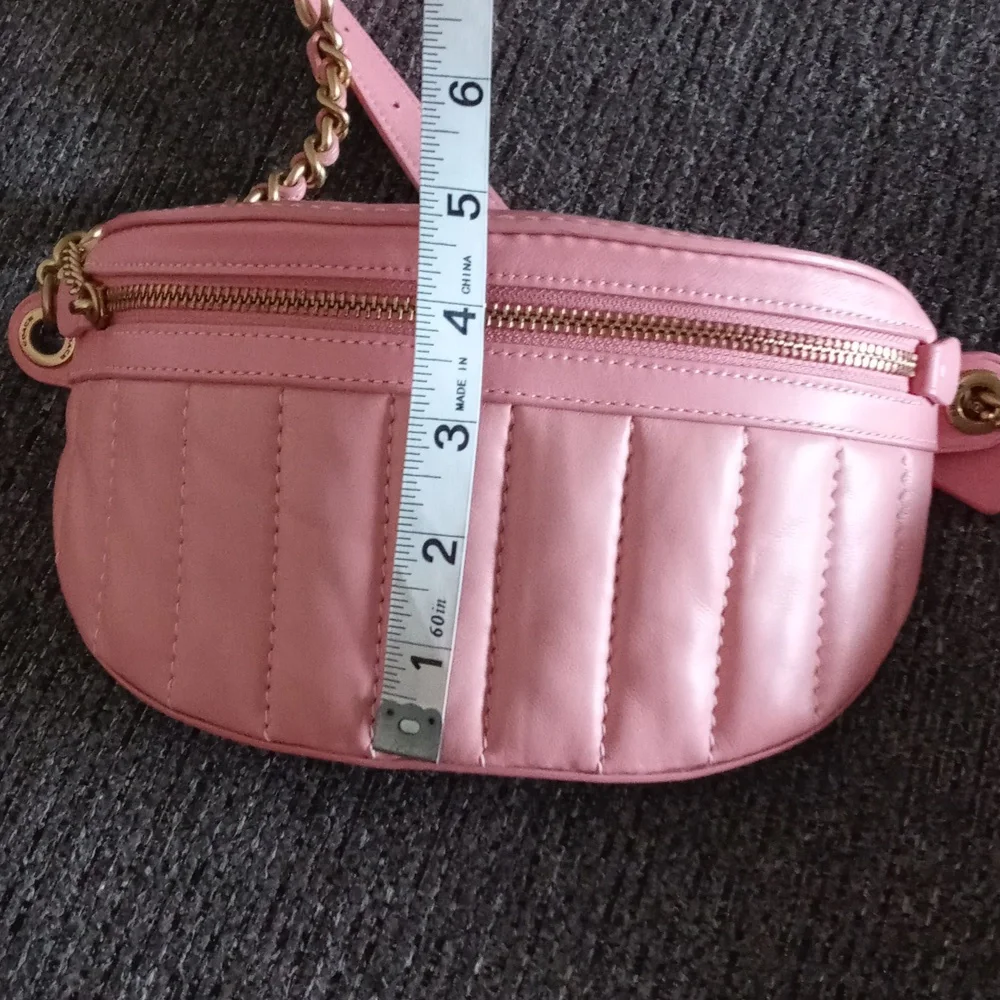 🆕️ 💗HTF Coach💗 - Quilted Chain Belt Bag
